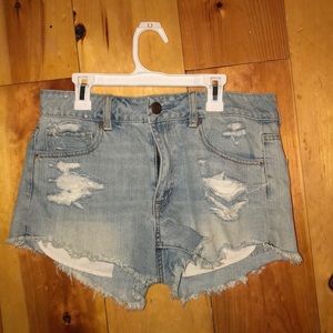 American eagle distressed jean shorts😍